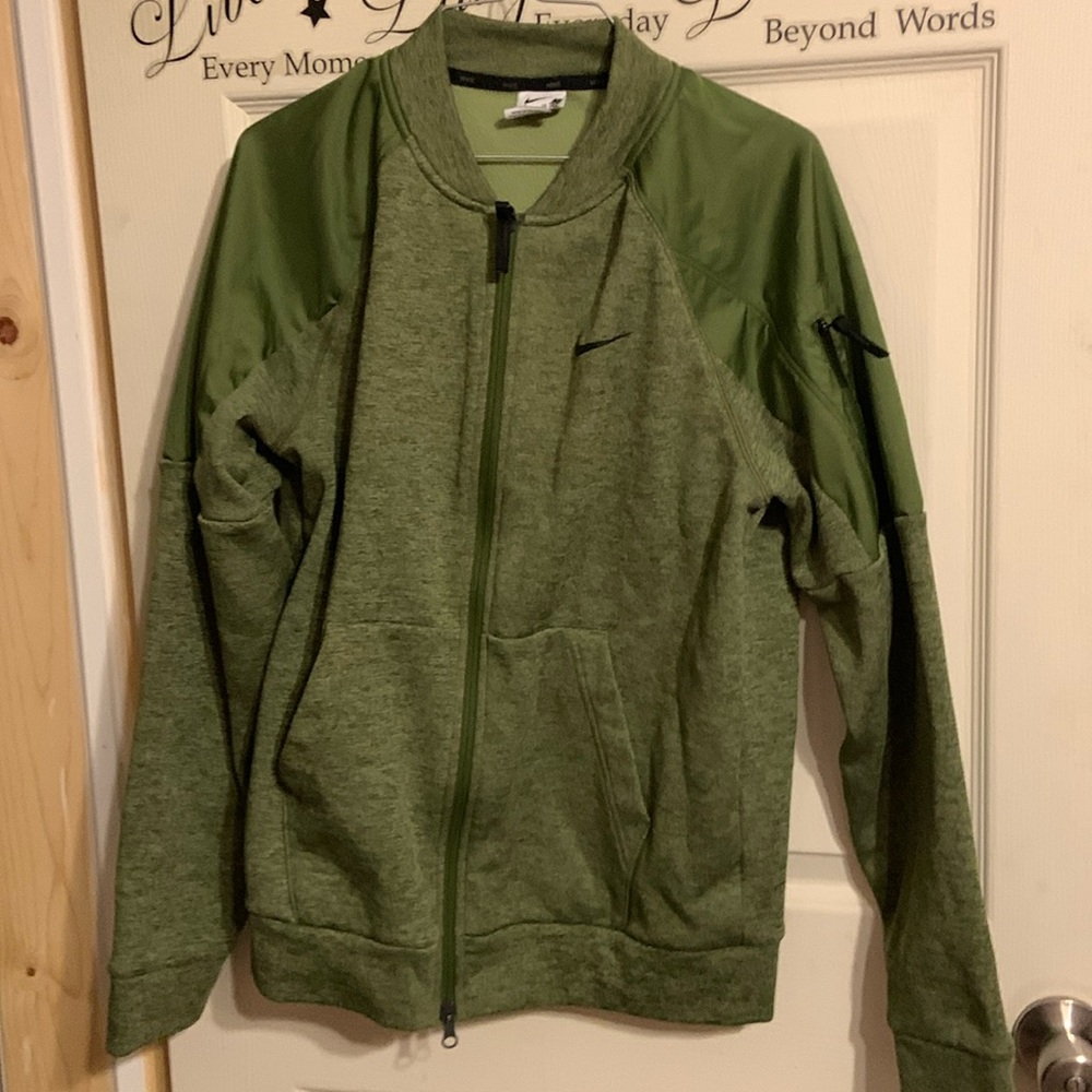 EUC Nike Therma-Fit  Zip Up